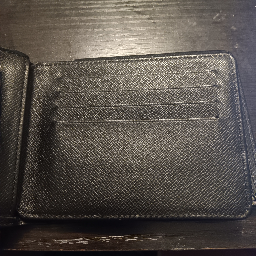 Louis Vuitton Taiga Black BiFold Unisex Wallet With No Peeling (EUC) - Picture 8 of 15